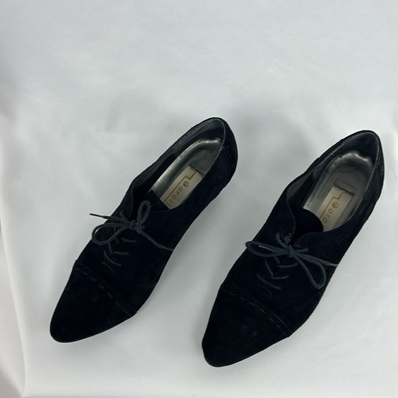 Vintage black suede shoes. - Picture 2 of 4
